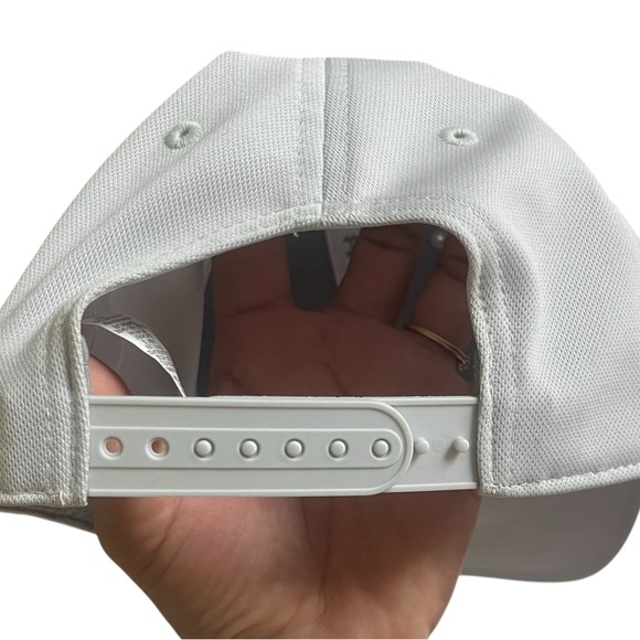 Under Armour Light Grey Cap with Pink Logo - Picture 3 of 5